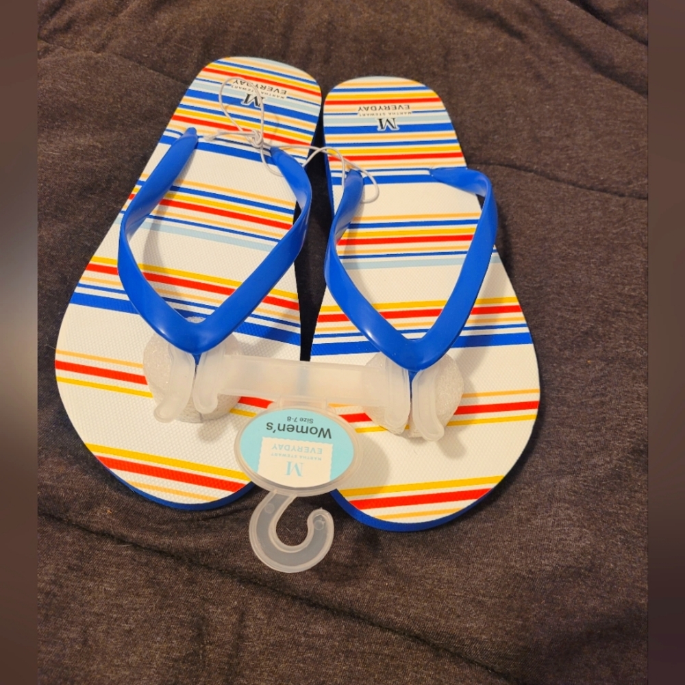 Nwt Martha Stewart flip flops sz 7-8